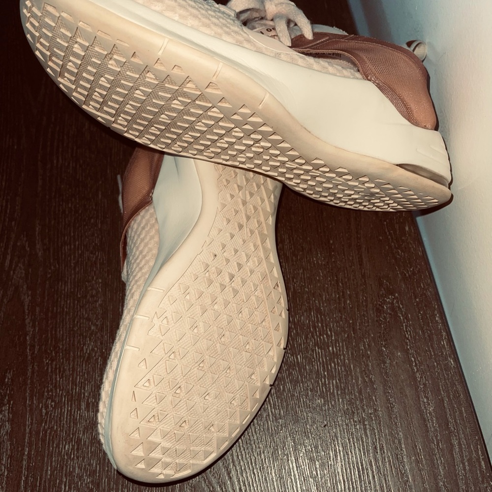 Shoes - Picture 6 of 6